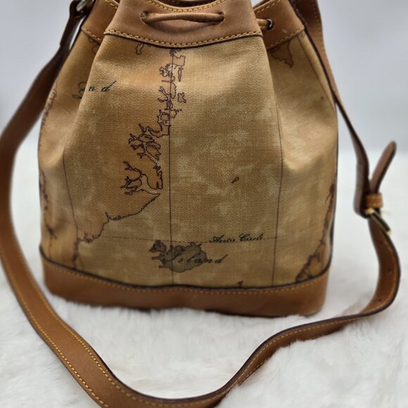 Geo Classic map print bucket bag - Picture 11 of 13